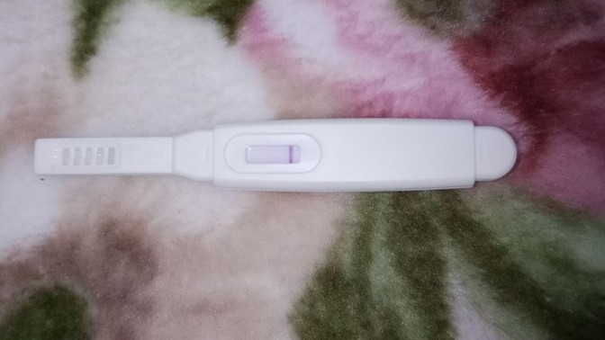 İlişkiden 11 gün sonra, bu erken gebelik testini yaptırdım hamile miyim sizce bugün 4 5 damla kanamam oldu o yüzden test yaptım?