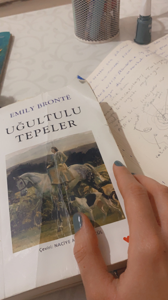 Ojerlerinizi sürdünüz 💅, kitabınızı okudunuz mu bakalım 📓?
