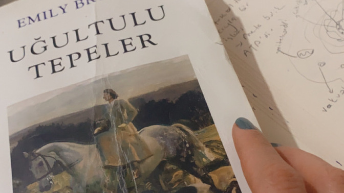 Ojerlerinizi sürdünüz 💅, kitabınızı okudunuz mu bakalım 📓?