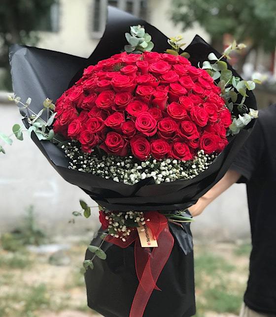 Kokina mı daha güzel yoksa gülmü?