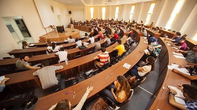 24 yaşındayım ingilizce öğretmenliği yapıyorum. Bu yaştan sonra doğru düzgün bir meslek için tekrar üniversite okunur mu?