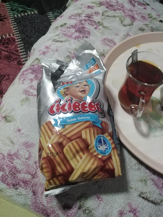 Çayın yanında bebe bisküvisi sever misin?