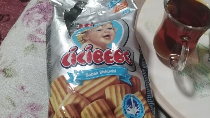 Çayın yanında bebe bisküvisi sever misin?