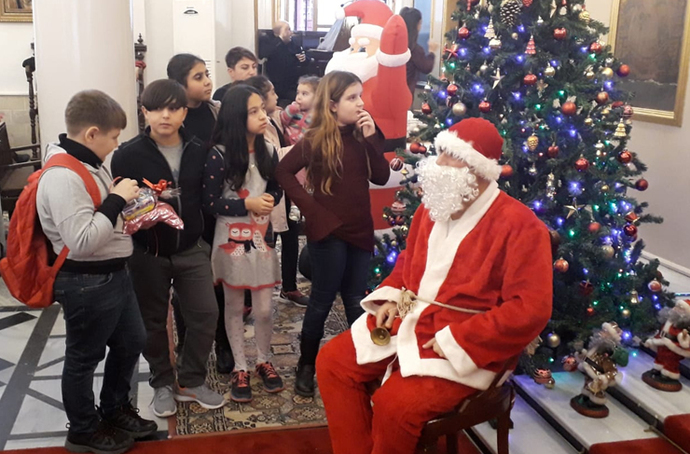 Okullarda yılbaşı kutlaması yapılması yasaklandı! Sizce okullarda yılbaşı kutlaması yapılmalı mı?
