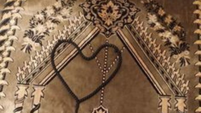 Ezan okunur okunmaz mı namaz kılarsın, üstünden vakit geçince mi?