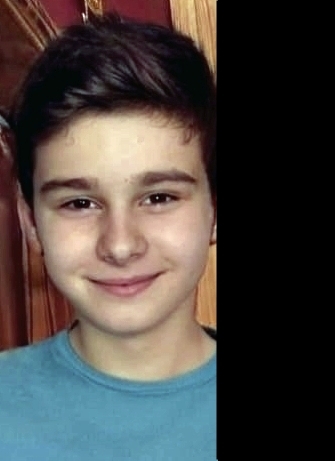 Şu tipe bi bak, gören de masum sanır :D