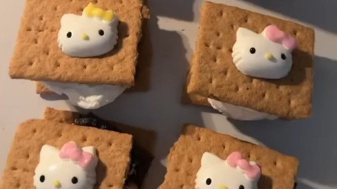 Hello Kitty'li pasta yapsam yer misiniz?