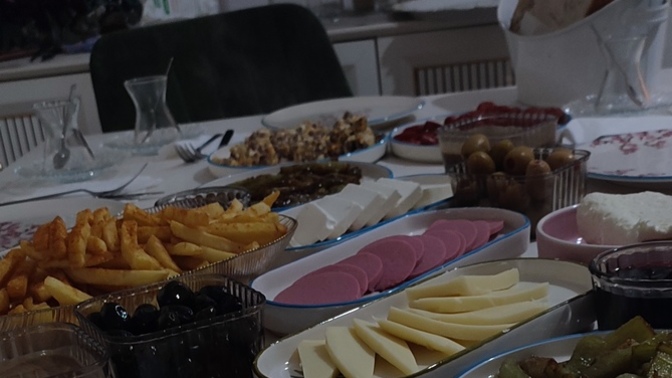 Yeni gelin kahvaltısı olmuş mu?