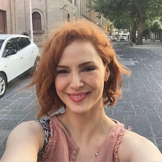 Kadın estetiklerden gözünü açamıyor