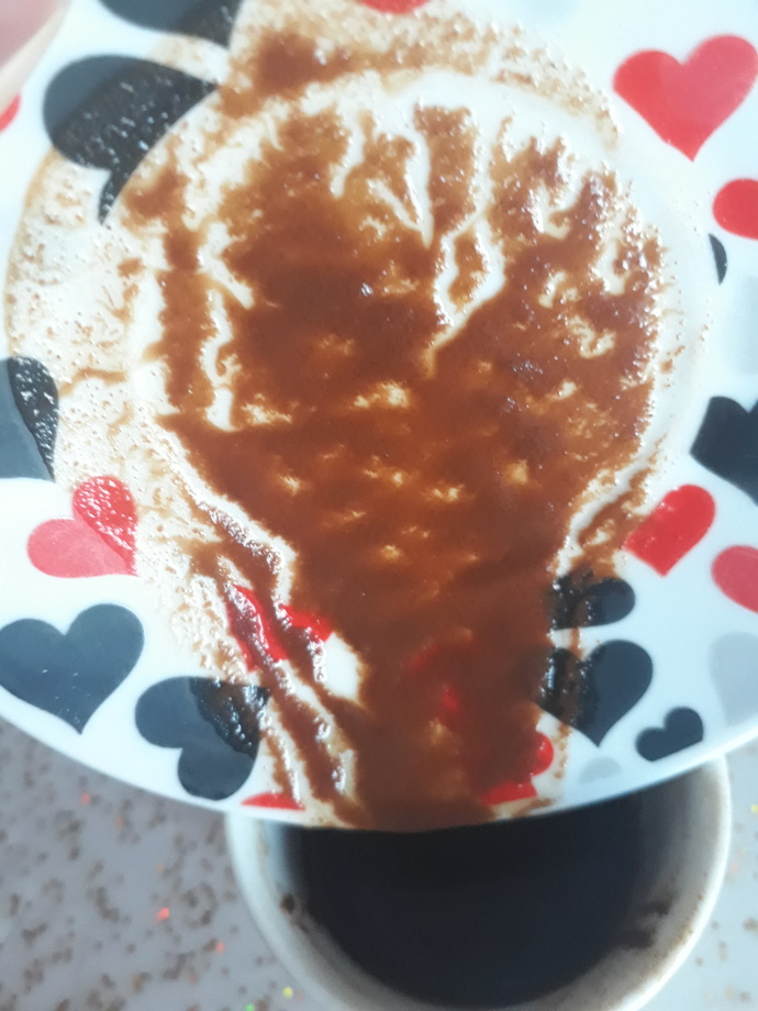 Falıma bakabilecek var mı?