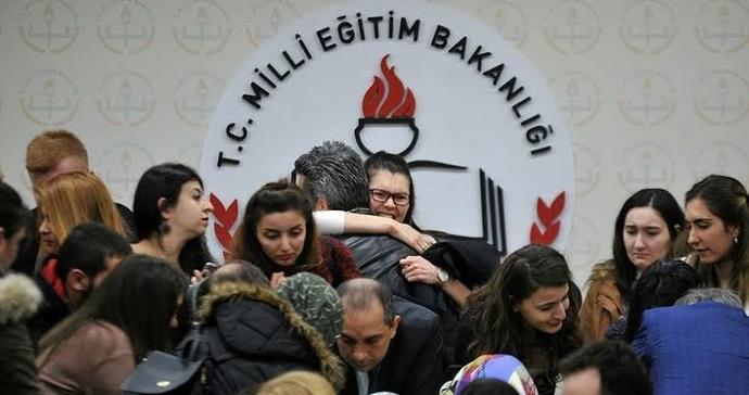 Yıllarca KPSS çalışıp bu sene Öğretmenliğe atandım ama kocam eğer çalışmaya gidersen seni terk ederim diyor. Ne yapmalıyım?