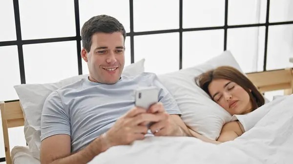 Geceleri telefonda cok takilirmisin?