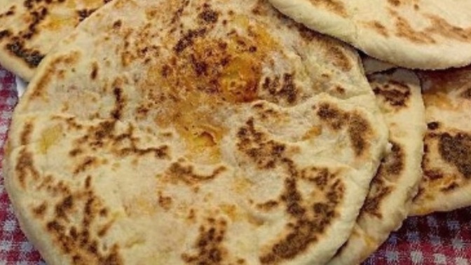 Kahvaltı da patatesli bazlama sever misiniz?