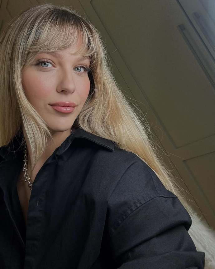 Yasemin Tatlıses sizce de Barbara Palvin e benzemiyor mu?