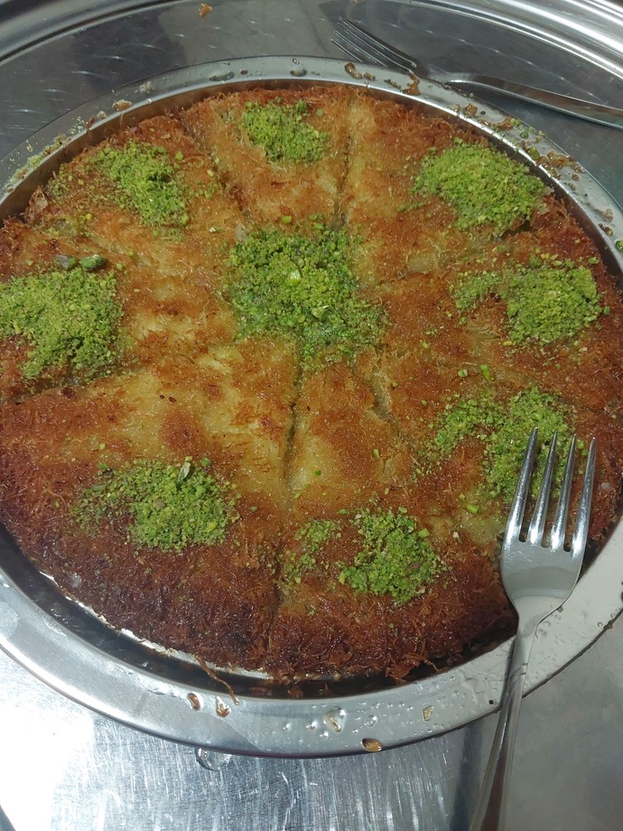 KızlarSoruyor da bu künefe yi hangi üye ile yemek isterdin?