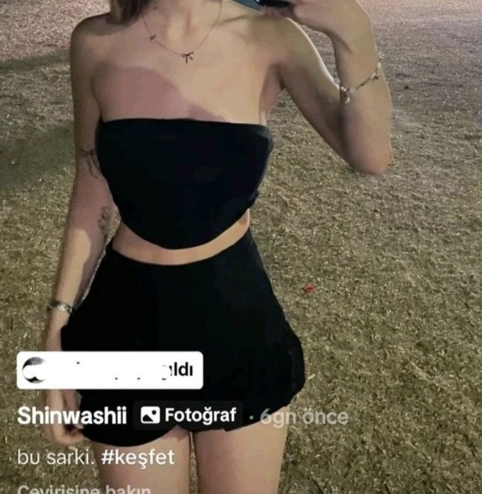 Çiplakmiş gibi giyinmek moda mi oldu 😃?