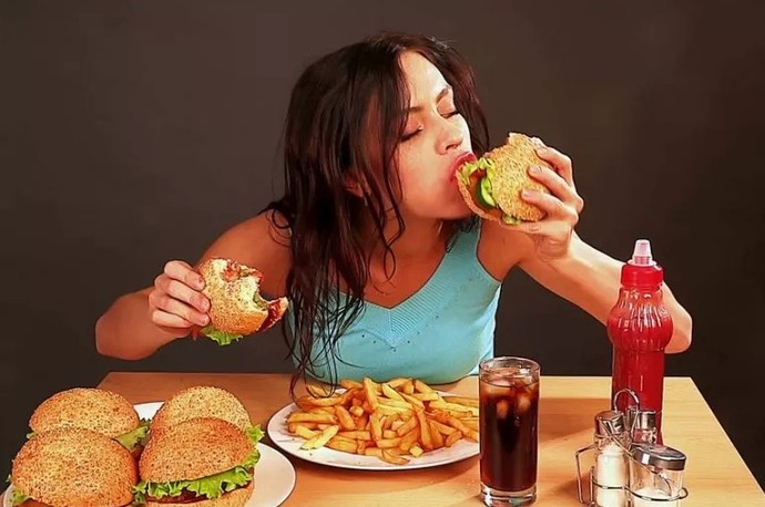 Hızlı mı yemek yersiniz, sen yemeğini kaç dakikada yiyorsun?