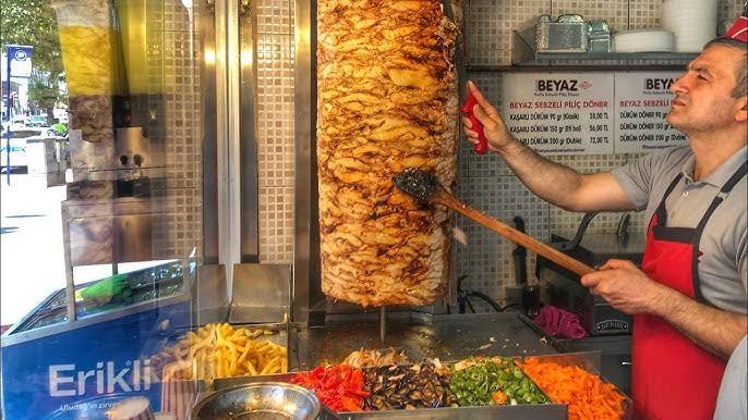 2024 yılında ülkemizde en çok sipariş edilen yemek Tavuk döner oldu. Siz Tavuk döner sever misiniz?