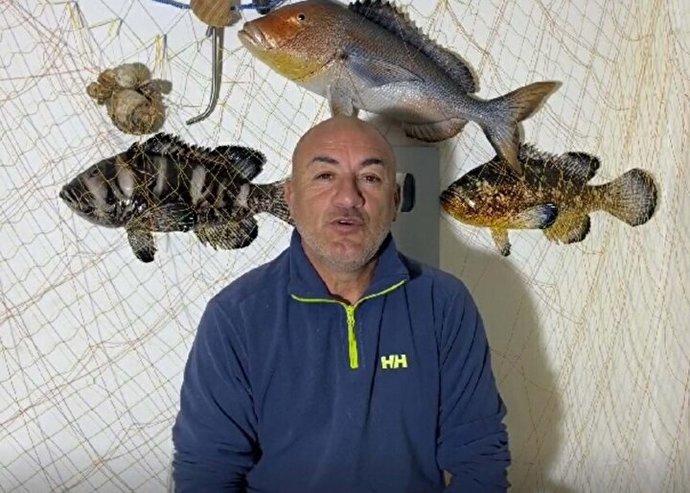 Çanakkalede bir balıkçının oltasına 1 ton ağırlığında ay balığı takıldı. Hiç balık tutmaya çalıştınız mı?