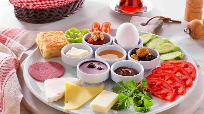 Günaydın, ksde kime kahvaltı ısmarlamak isterdiniz?