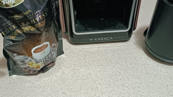 Kahve içmek isteyen var mı?