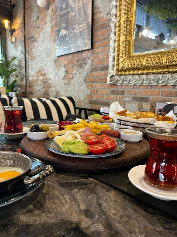 Kahvaltı denilince aklınıza gelen ilk üç şey nedir?