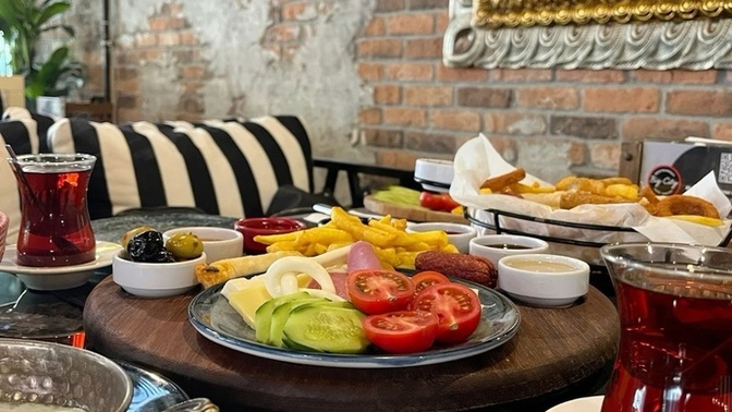 Kahvaltı denilince aklınıza gelen ilk üç şey nedir?