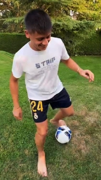 Arda Gülerin ayağı kaç numara?
