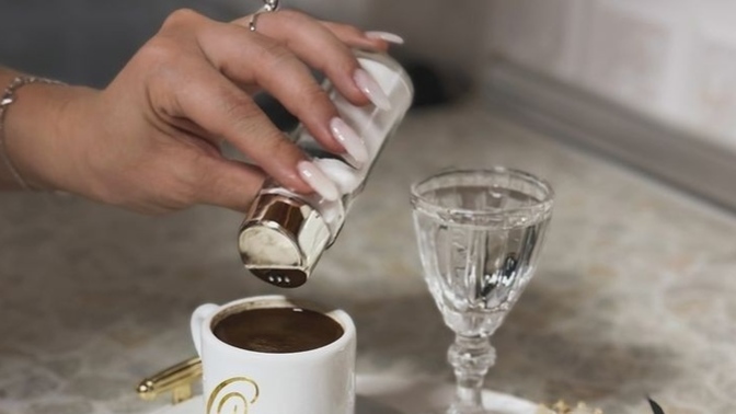 Damat kahvesine sizce tuz mu yoksa pul biber mi koymalıyım?