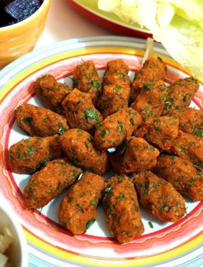 Mercimek köftesi mi, çiğ köfte mi?