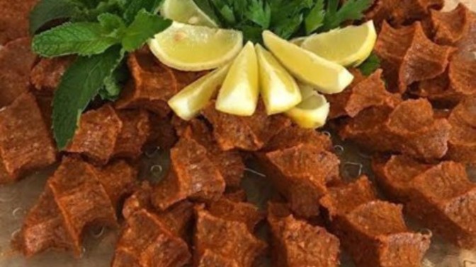 Mercimek köftesi mi, çiğ köfte mi?