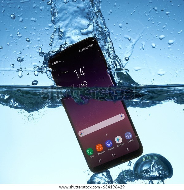 Telefonunuzu hiç suya soktunuz mu?