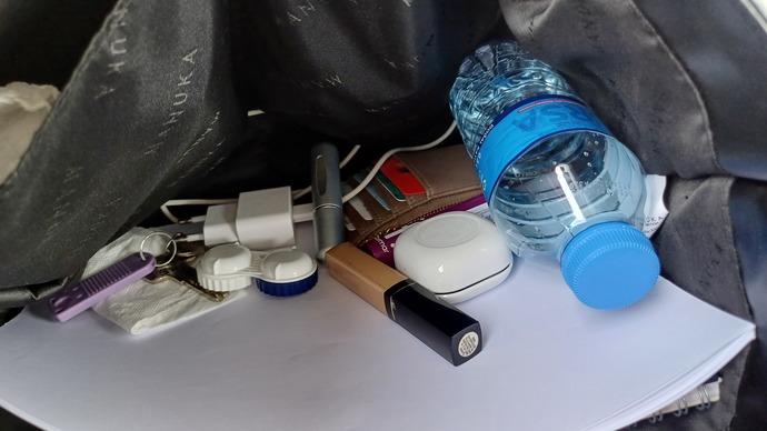 Kimlerin çantası böyle pazar gibi?