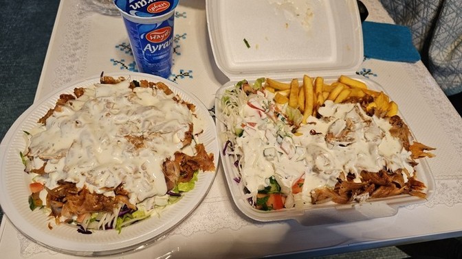 Gece yemek yiyenler buradami?