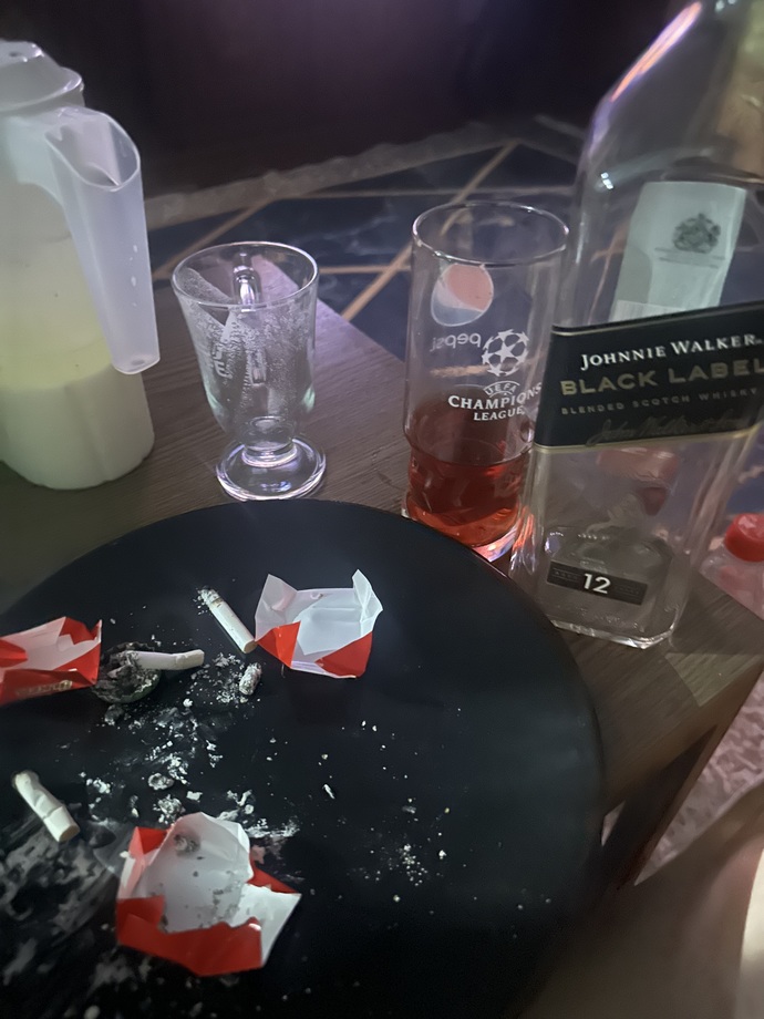 Ben ağlarım ikimizin yerine Yüzlük içtim bir şey olur mu bana?