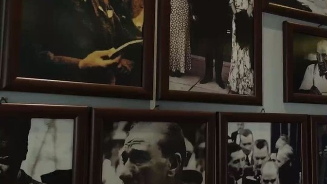 Odamın bir tarafını tamamen Atatürk'ün fotoğrafları ile doldursam güzel durur mu?