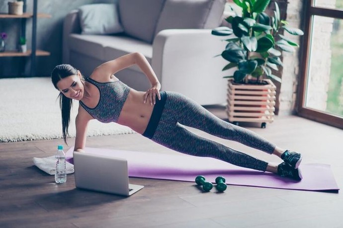 Evde spor yaparken kullanmak için ev spor ayakkabınız var mı?