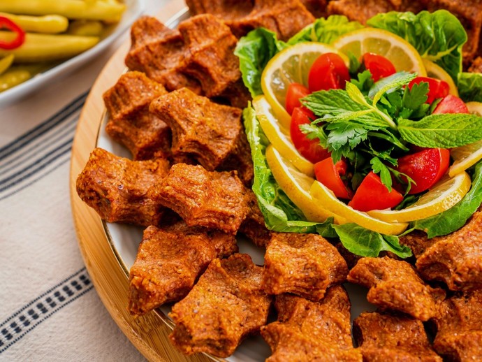 Çiğköfte mi? Mercimek köftesi mi?