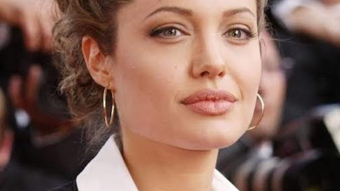 Angelina Jolie'den daha güzel bir kadın var mıdır?