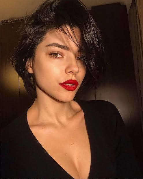 Merve Boluğur un güzelliği cidden efsane mi?