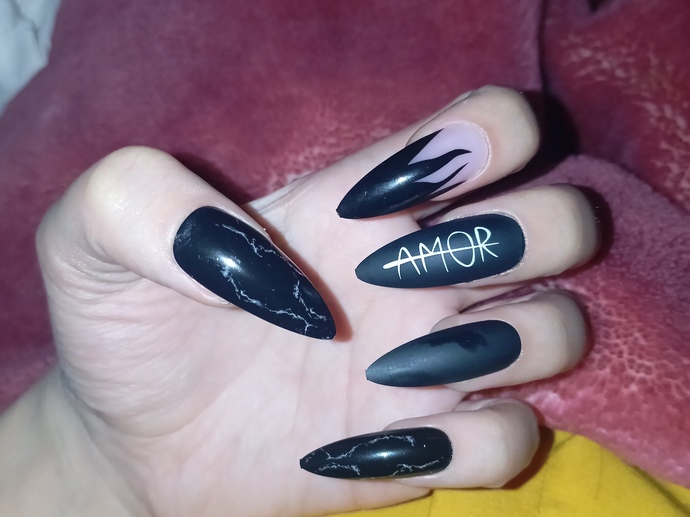Tırnaklarim nasıl 😈🖤?