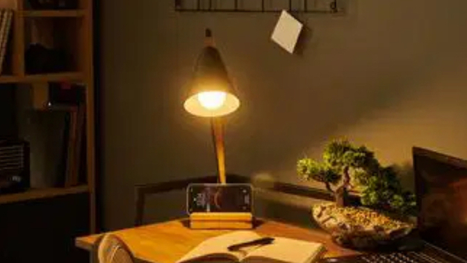 Masa lambam için led ampül aldım ama aşırı derecede aydınlatıyor, tavandaki lamba kadar etkisi var. Nasıl bir ampül almalıyım?