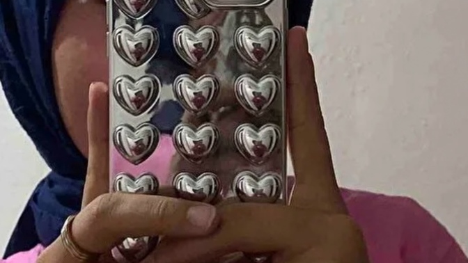 İPhone 12 için kılıf arıyorum kılıf güzel mi ya da onerebilecegınız olur mu trendyoldan havalı bir şey olsun?