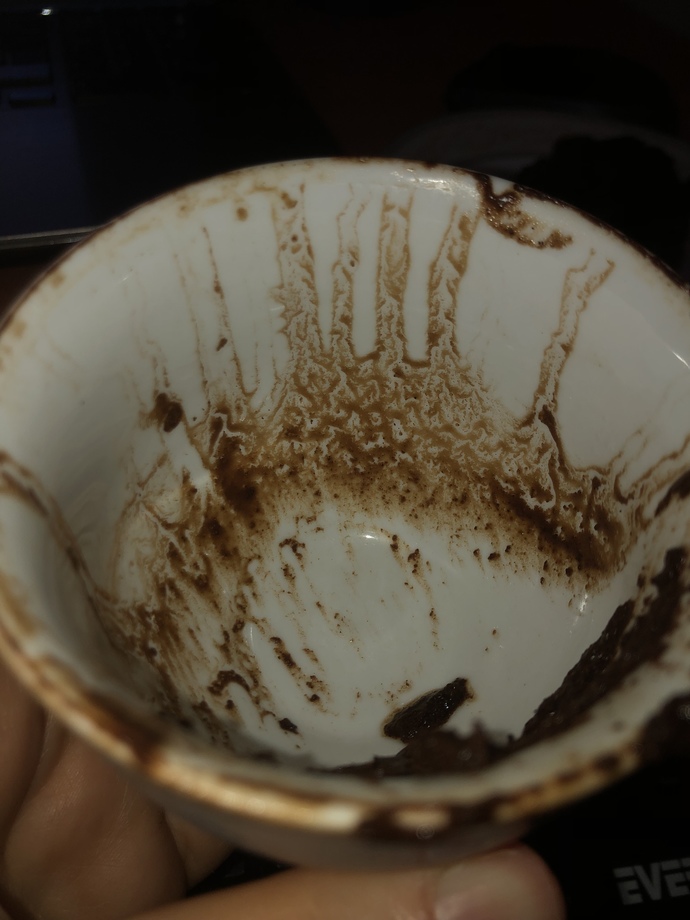 Falı içten bi şekilde yorumlayacak olan var mı?