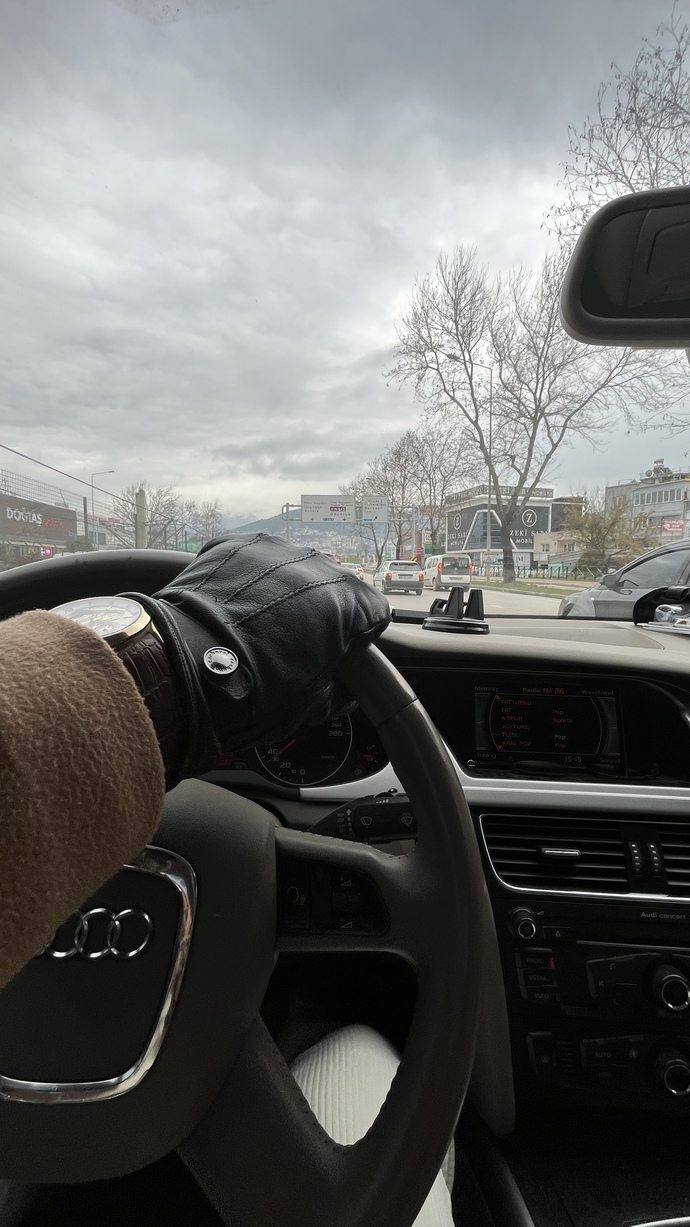 Gününün kaç saati trafikte geçiyor?