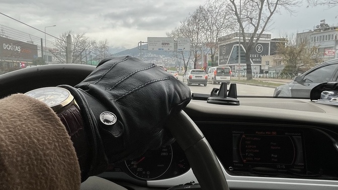 Gününün kaç saati trafikte geçiyor?