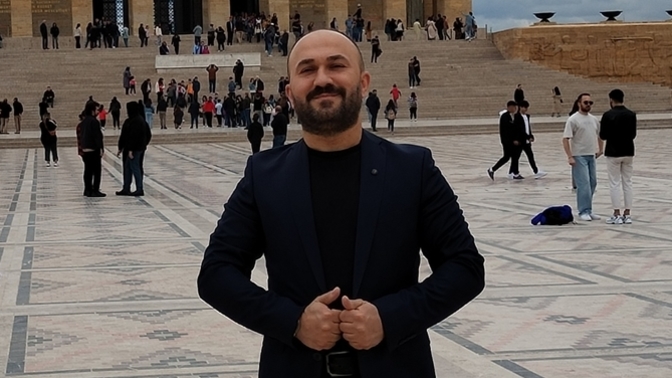 Tinder'da geziniyorum fakat çinliler hariç hiç kadın beğenmiyor sürekli gayler beğeniyor çokmu tipsizim yaşım 37?
