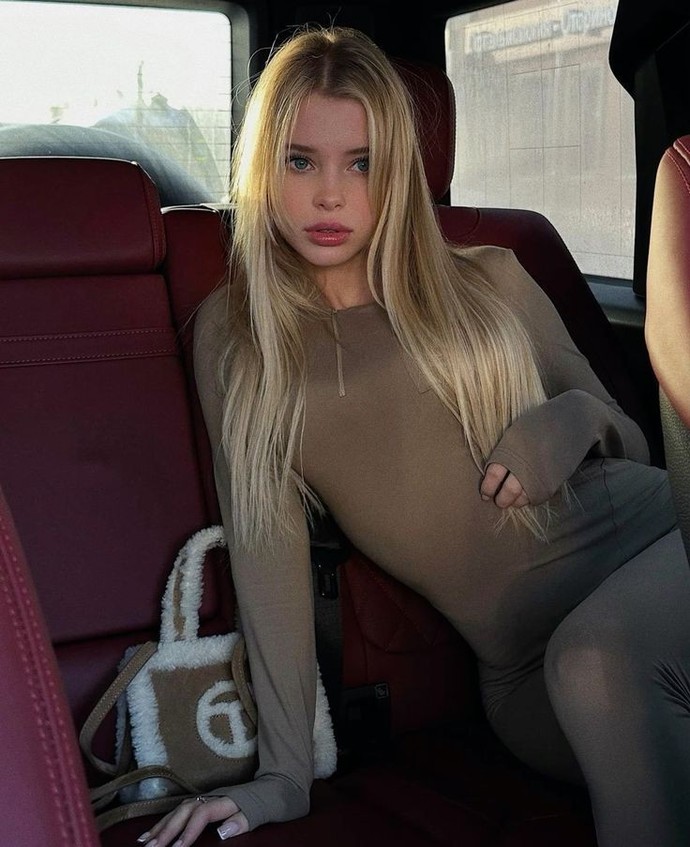Güzel ve seksi kızlar sarışınlardan mı çıkıyor hep?