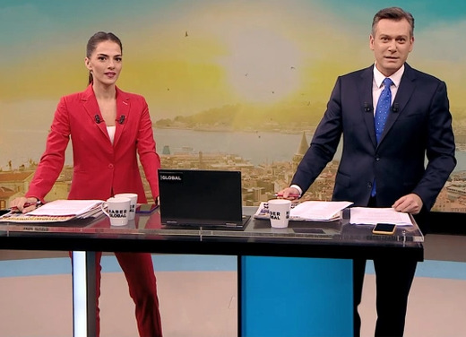 Bu kadın spiker sizce çok mu güzel?