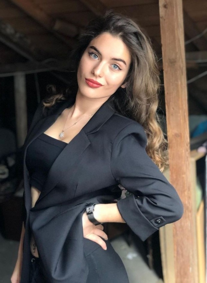 Bu zamanda doğal kalmayı başarabilen kadın kalmış mıdır?